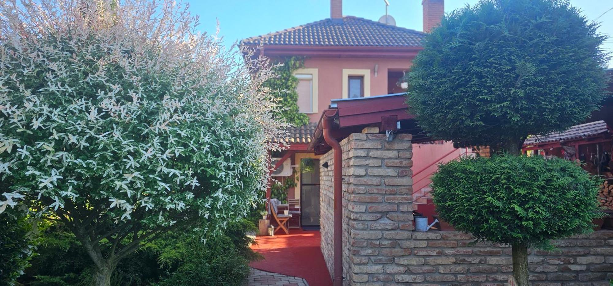 Hotel Nyirjes Vendeghaz Balassagyarmat Exterior foto